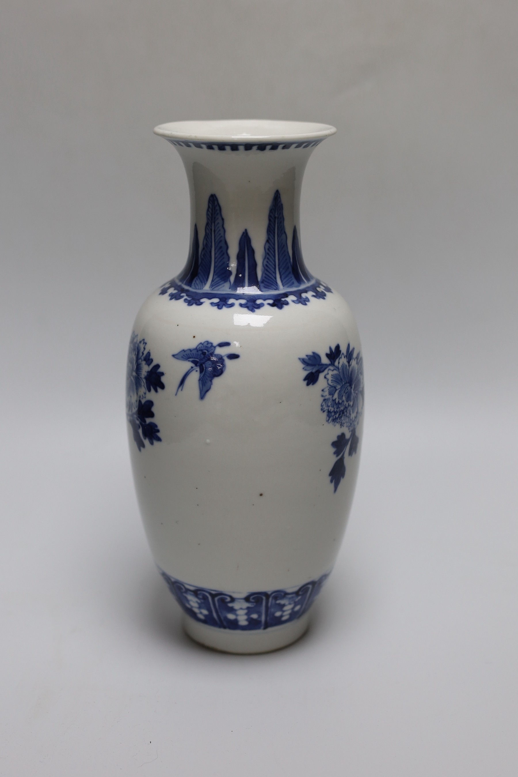 A 19th century Chinese blue and white ‘birds, rockwork and peonies’ vase, 26cm